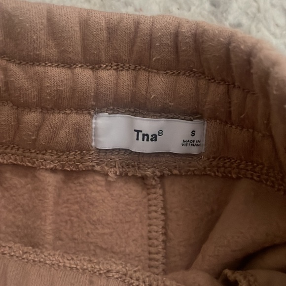Aritzia matching TNA jogger set - Picture 3 of 5